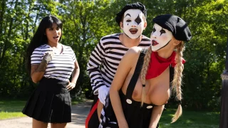 Yasmina Khan & Frances Bentley – Sexy Street Mimes